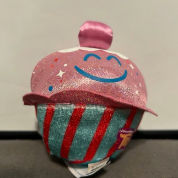 Build-A-Bear Workshop Trolls Cupcake Accessory - Picture 1 of 2